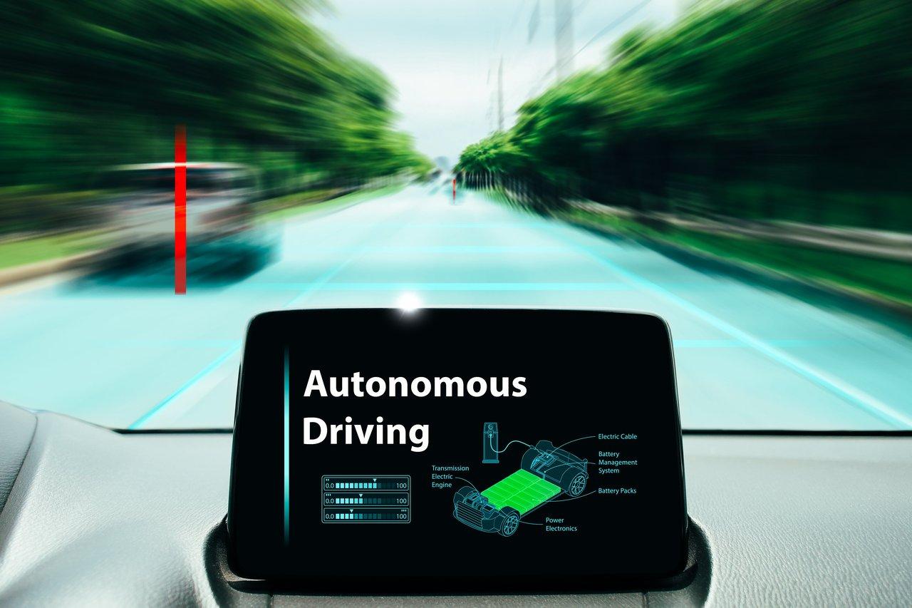Tablette automobile avec interface Gemini et assistant AI pour un tableau de bord intelligent en 2025.