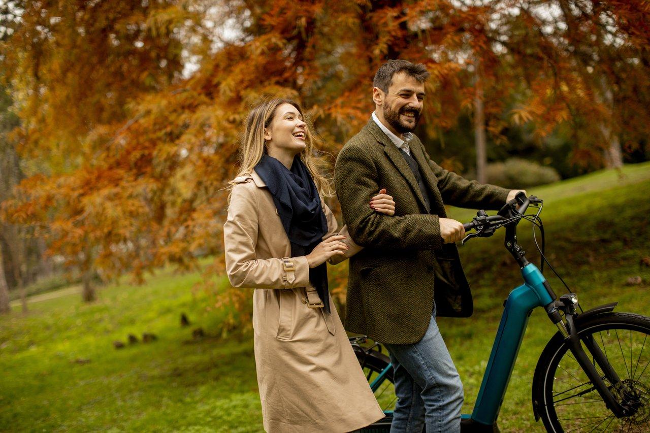 Vélo cargo électrique familial Nebula de Brumaire, idéal pour la mobilité urbaine avec enfants.