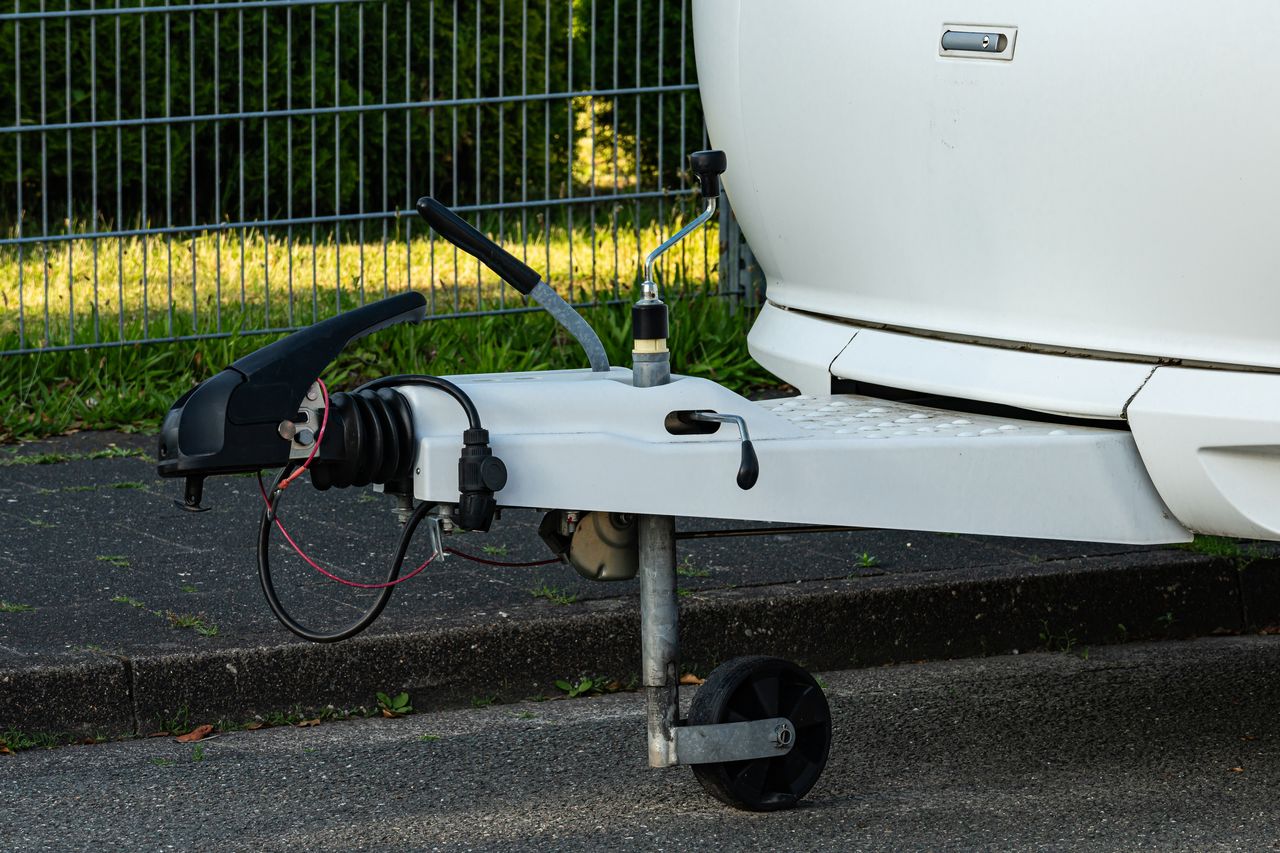 Installer un attelage de caravane en 2026 : prix, faisceaux et pièges à éviter