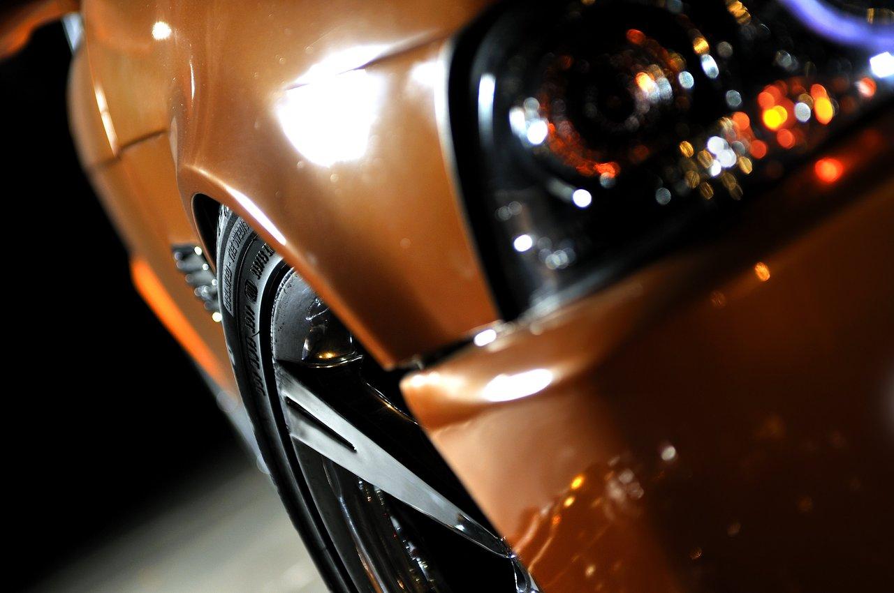 Vue d’un smartphone affichant une newsletter automobile et un calendrier événementiel pour passionnés d’auto fin 2025, idéal pour les car enthusiasts smartphone event.